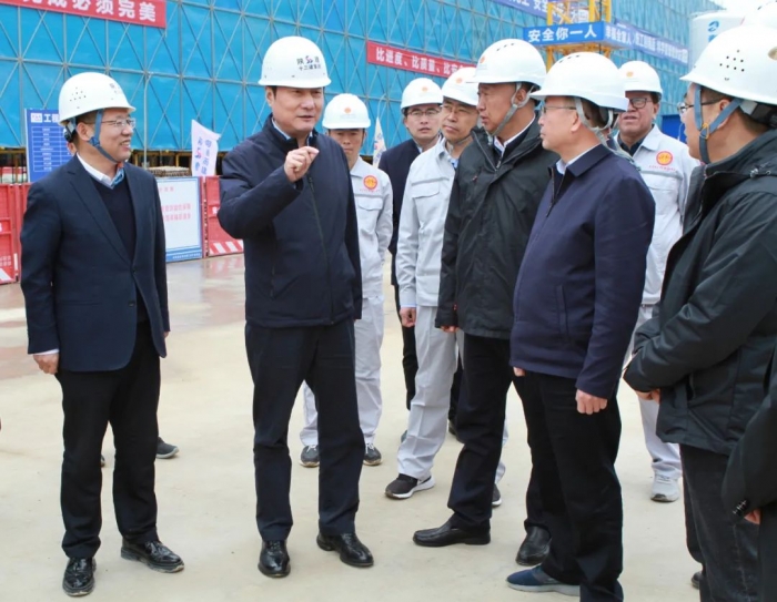 省人大常委會(huì)副主任、省...